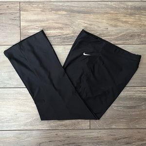 Nike Fit Dry Flare Capris
